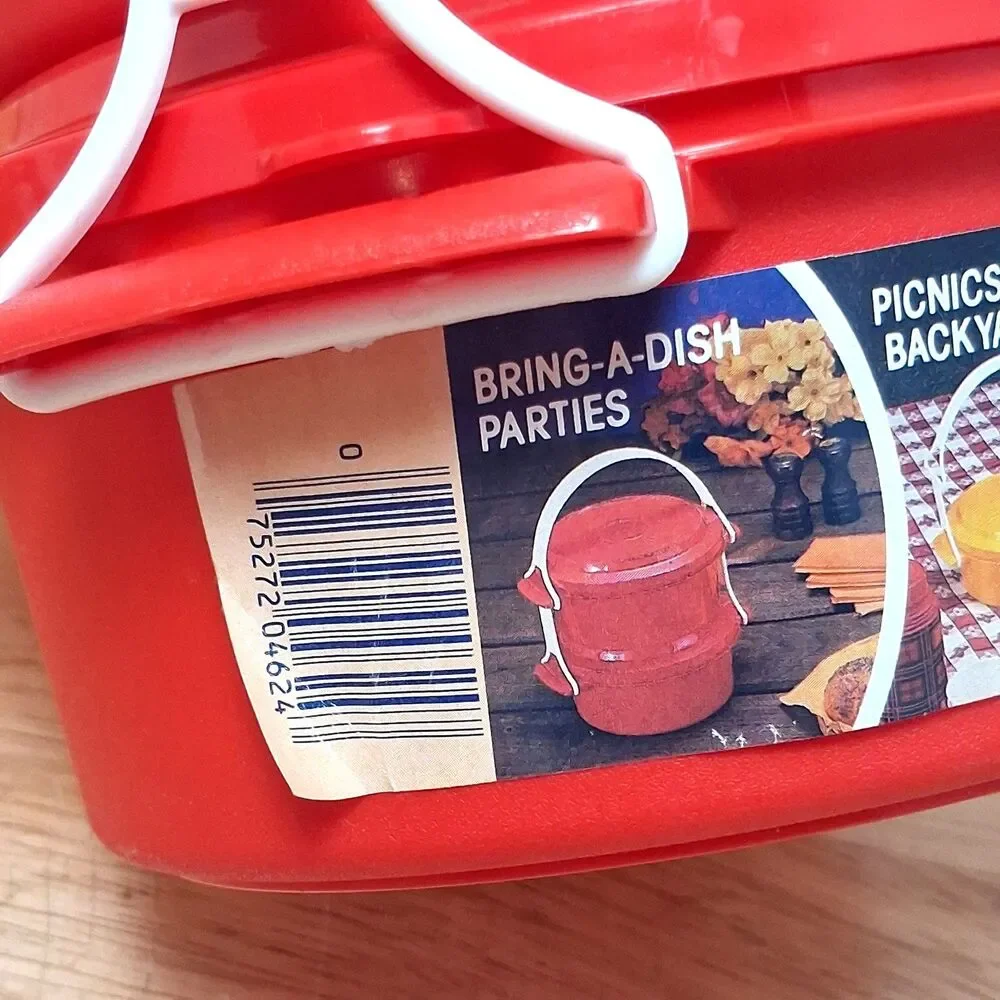 Vintage Superseal TRAV-L-BOWL Plastic 2 Quart Each Kitchen Storage Container Red